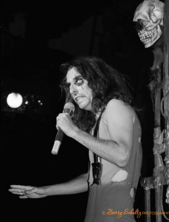alice cooper, barry schultz, posed, live, Colonel Sanders, shock rock, school's out, i'm eighteen, halo of flies, no more mr nice guy, welcome to my nightmare, home, wife