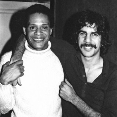 Black and white photograph of singer and songwriter Al Jarreau with photographer Barry Schultz.